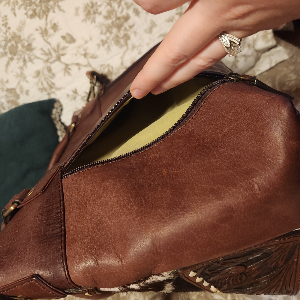American Darling Scalloped Tooled Leather Buckstitch Cowhide Tote - Picture 5 of 11